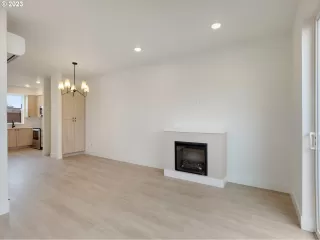 Photo #4: 23588426 Listing