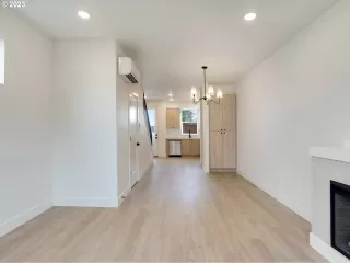 Photo #5: 23588426 Listing