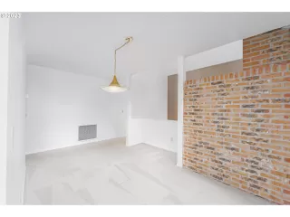 Photo #6: 23588678 Listing 