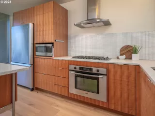 Photo #5: 23589213 Listing 