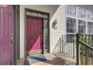 Photo #3: 23589236 Listing