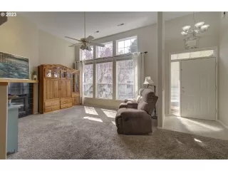 Photo #5: 23589236 Listing