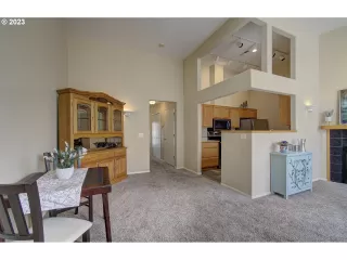 Photo #6: 23589236 Listing