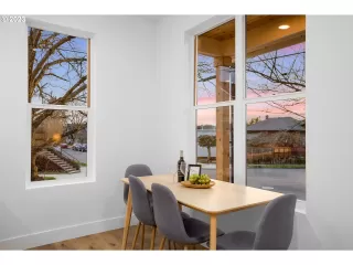 Photo #3: 23589532 Listing