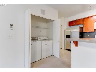 Photo #6: 23589550 Listing