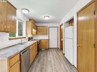 Photo #1: 23589832 Listing