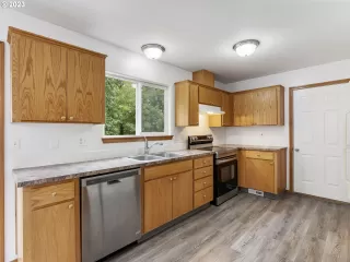 Photo #2: 23589832 Listing