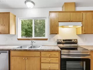 Photo #3: 23589832 Listing