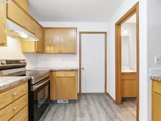 Photo #5: 23589832 Listing