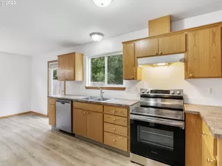 Photo #6: 23589832 Listing