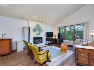 Photo #4: 23590125 Listing 