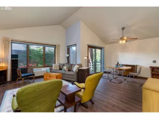 Photo #6: 23590125 Listing 