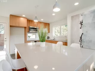 Photo #3: 23590516 Listing 