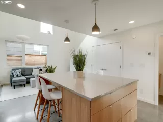 Photo #5: 23590516 Listing 