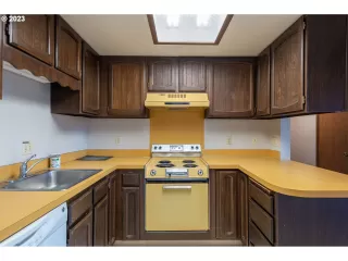 Photo #2: 23590880 Listing