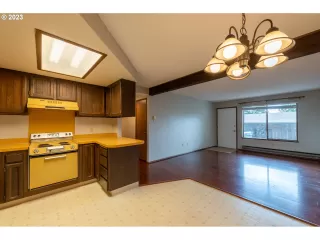 Photo #3: 23590880 Listing