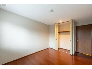 Photo #4: 23590880 Listing