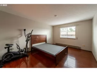 Photo #5: 23590880 Listing