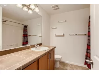 Photo #4: 23591761 Listing