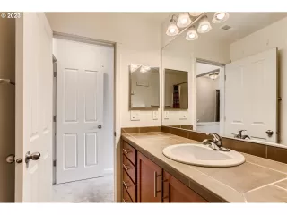 Photo #5: 23591761 Listing