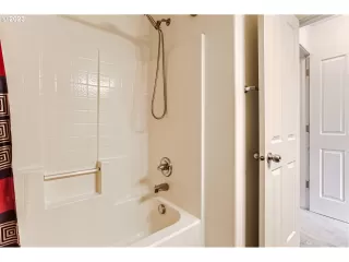 Photo #6: 23591761 Listing
