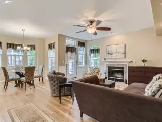 Photo #2: 23593194 Listing