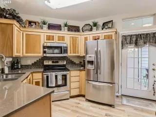 Photo #5: 23593194 Listing