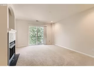 Photo #5: 23593291 Listing