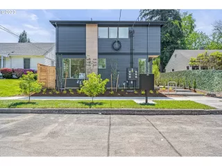 Photo #3: 23593432 Listing