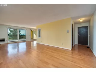 Photo #6: 23593452 Listing