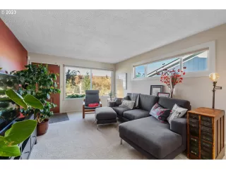 Photo #4: 23593860 Listing