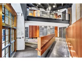 Photo #2: 23594177 Listing