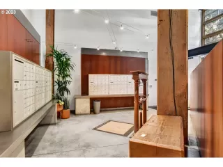 Photo #4: 23594177 Listing