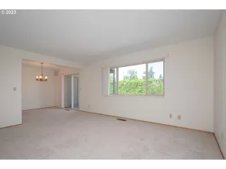 Photo #4: 23594306 Listing