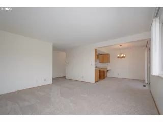 Photo #5: 23594306 Listing