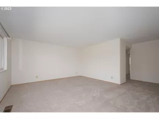 Photo #6: 23594306 Listing