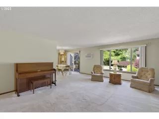 Photo #6: 23594925 Listing