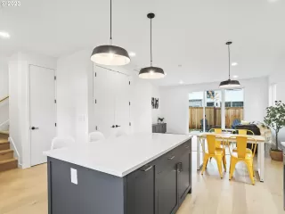 Photo #2: 23595019 Listing