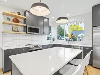 Photo #3: 23595019 Listing