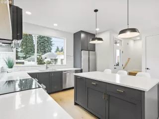 Photo #4: 23595019 Listing