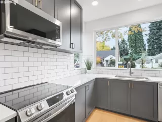 Photo #5: 23595019 Listing