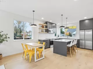 Photo #6: 23595019 Listing