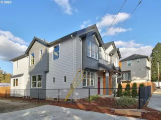 Photo #2: 23595035 Listing