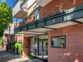 Photo #1: 23596060 Listing