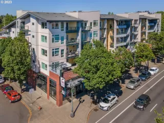 Photo #4: 23596060 Listing