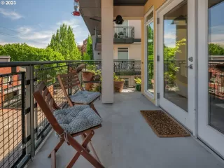 Photo #6: 23596060 Listing