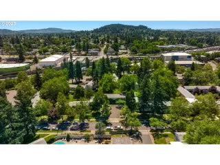 Photo #3: 23596342 Listing 