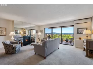 Photo #1: 23596718 Listing