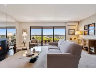 Photo #2: 23596718 Listing