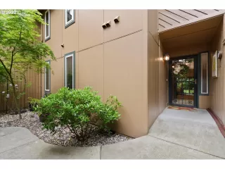 Photo #4: 23596862 Listing